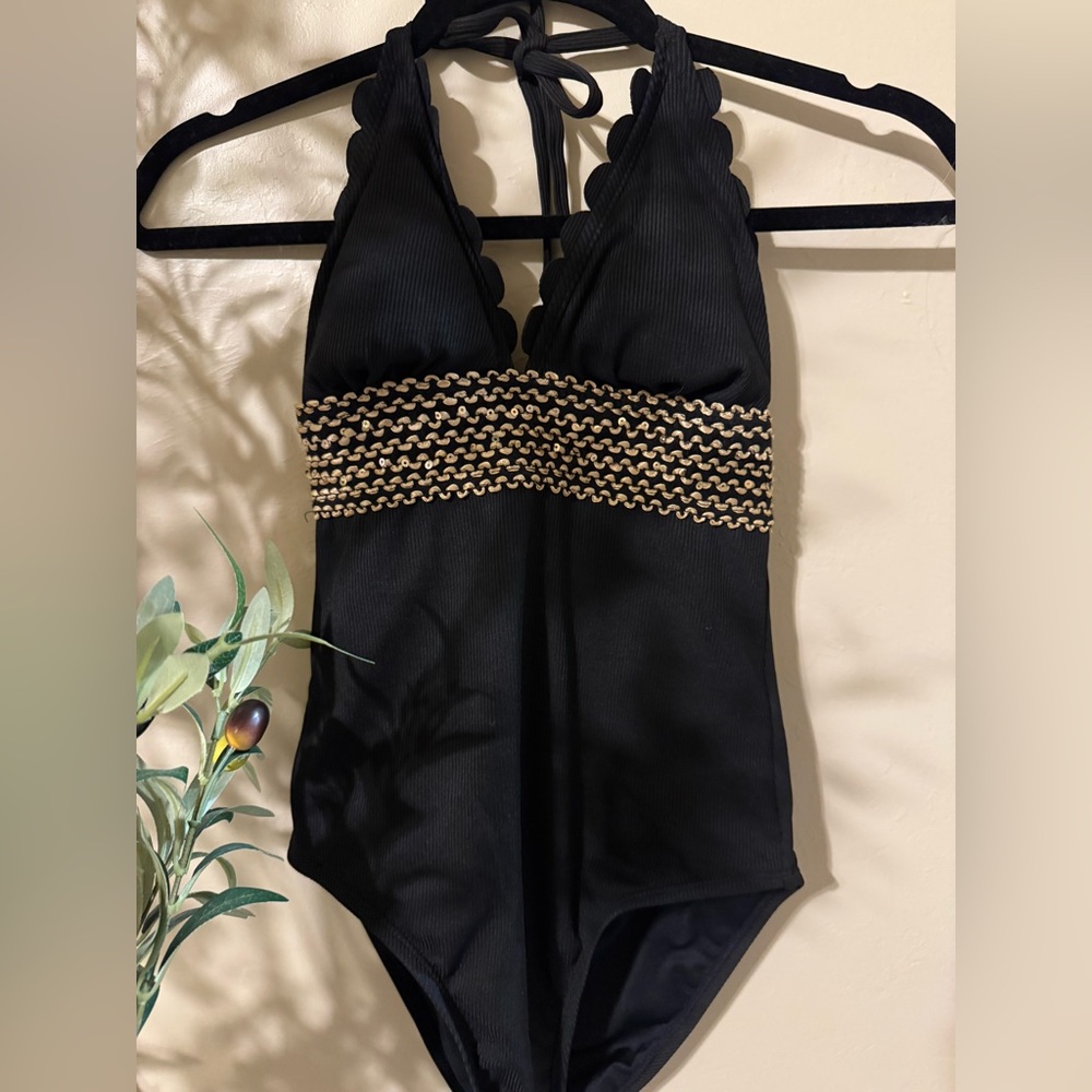 Cupshe Black Scalloped One-Piece Swimsuit - Picture 5 of 8